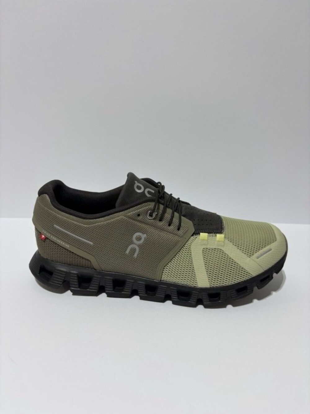 On Men’s Cloud 5 Running Shoes Green, Size 10 M